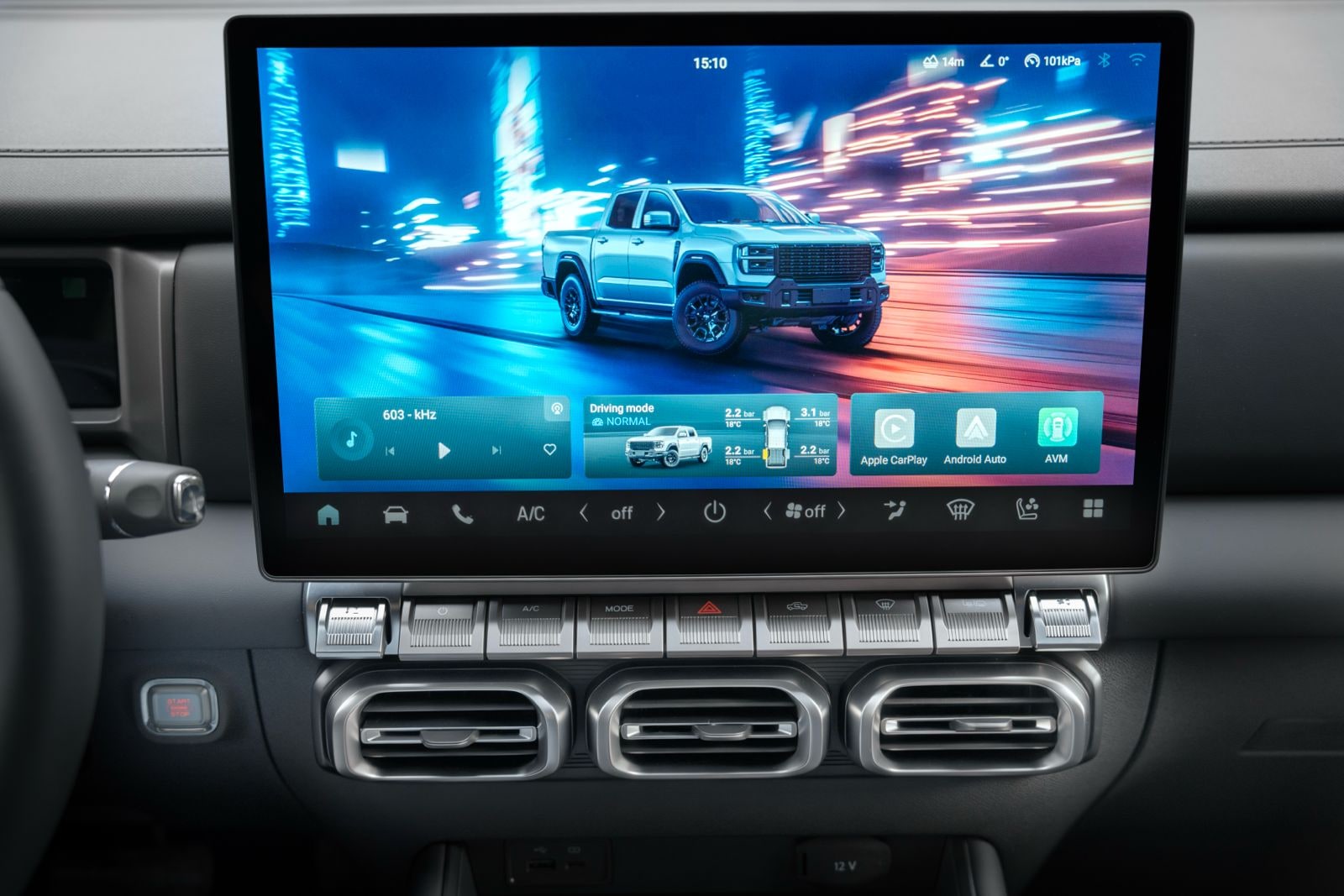 Rely R8 interior — 15.6" Touchscreen